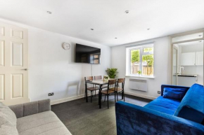 Lovely Garden 2BD Flat In Central London